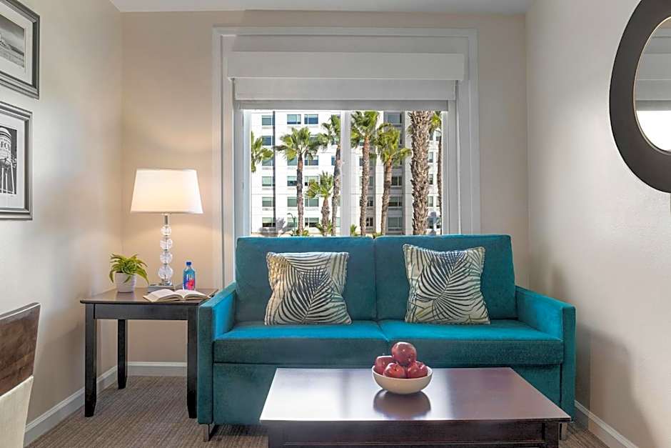 Peacock Suites