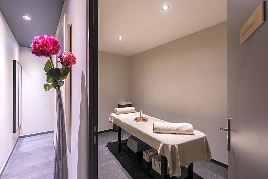 Hotel de L'Abbaye Le Tronchet - Handwritten Collection