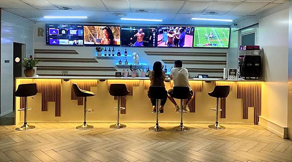 R Nite Star Inn and Suites -Home of the Cowboys & Rangers