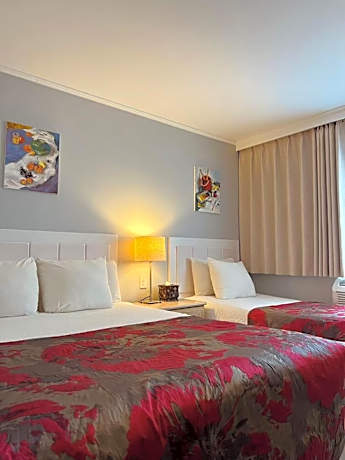 Standard Room with Queen and Twin Bed
