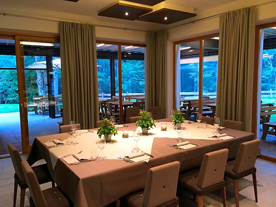 Chalet Tovel - Mountain Lake