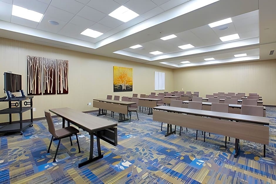 Holiday Inn Express Fargo SW - I-94 Medical Center By IHG