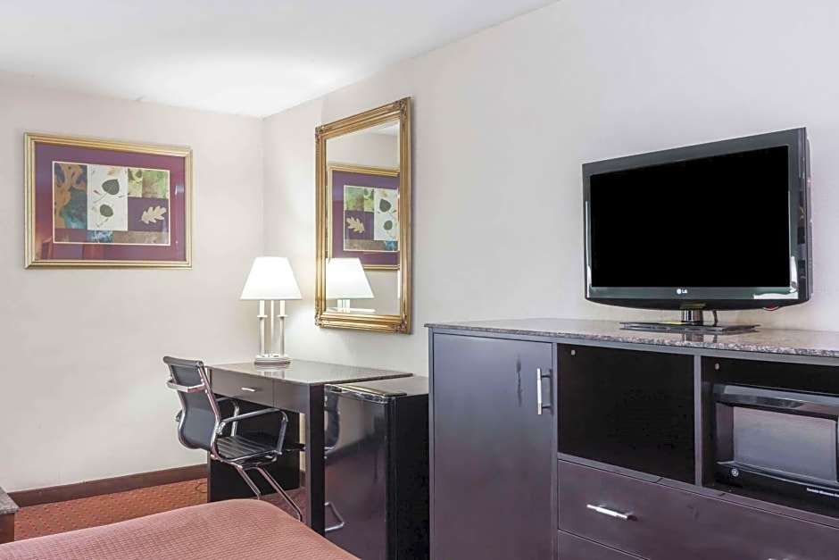 Howard Johnson by Wyndham Newark Airport