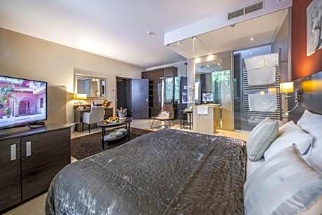 Superior King Suite