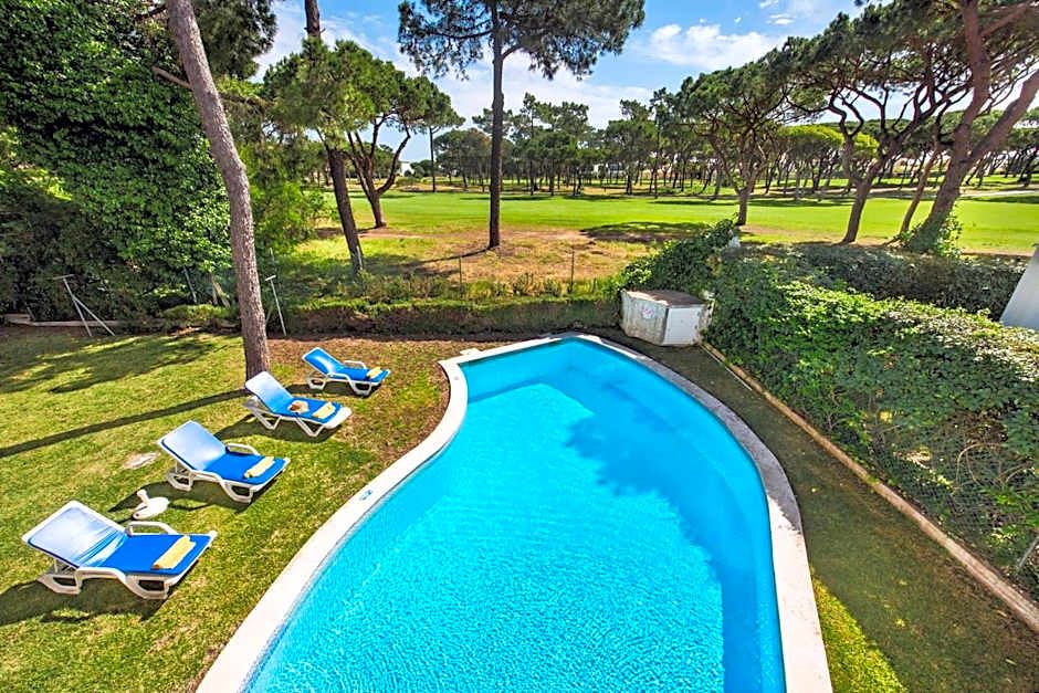 Perfect Retreat Overlooking Pinhal Golf Course, Private pool, Off-street parking