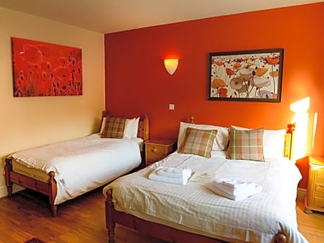 Twin room-Standard-Ensuite-Garden View