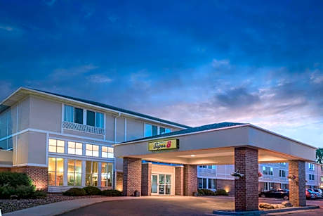 Super 8 by Wyndham Menomonie WI