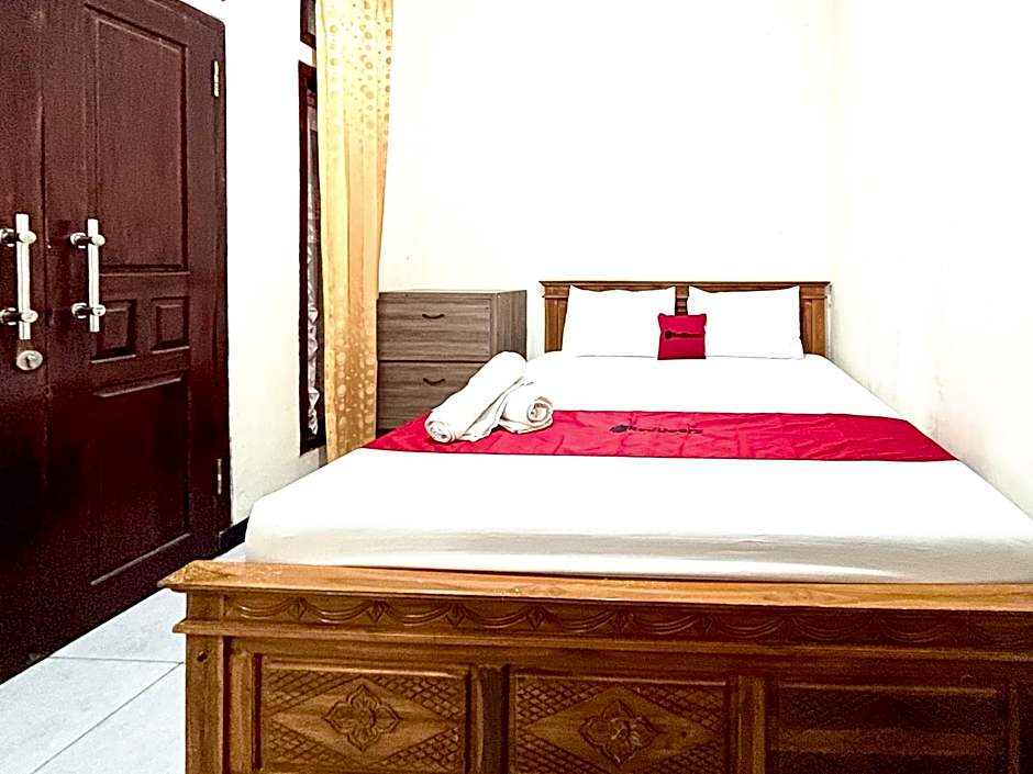 RedDoorz at Hotel Huni Raya Bromo