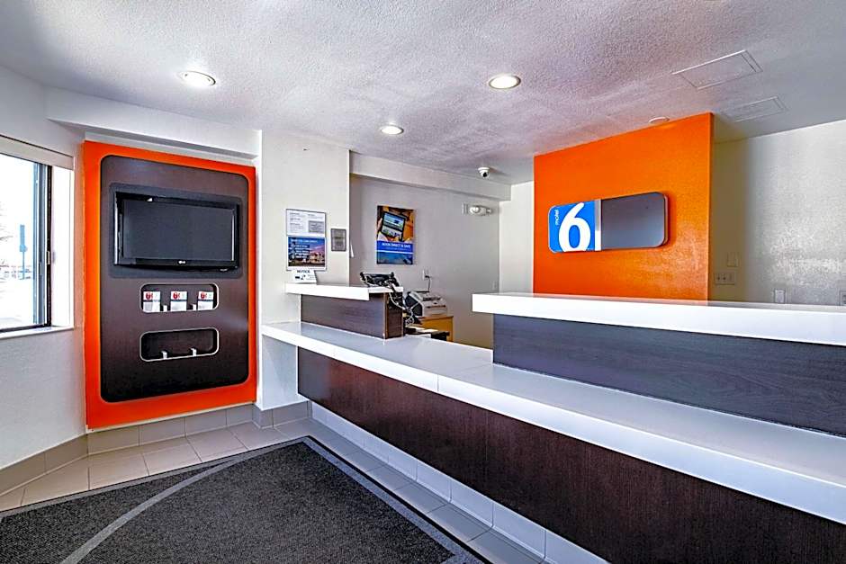 Motel 6-Palatine, IL - Chicago Northwest