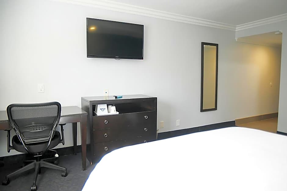 Days Inn by Wyndham West Covina