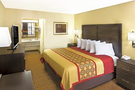 1 King Bed Non-Smoking