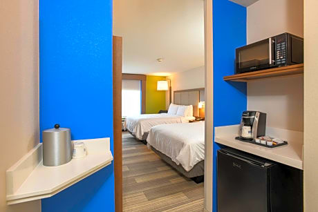 Queen Room with Two Queen Beds - Disability Access with Bath Tub