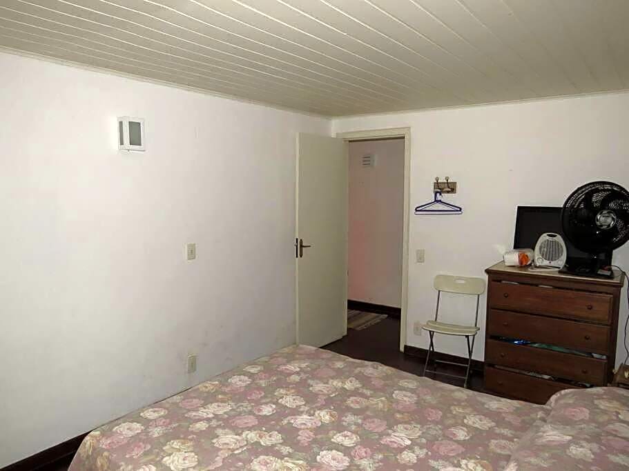 Linda casa em Mury,com riacho e lareira