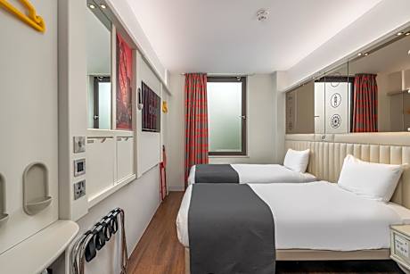 Classic Twin Room - With Window