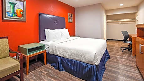 1 Queen Bed | Mob Acc RI Shwr Nsmk Micfridg