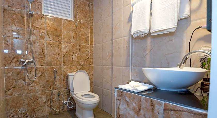 Crown Beach villas - direct access to bikini beach
