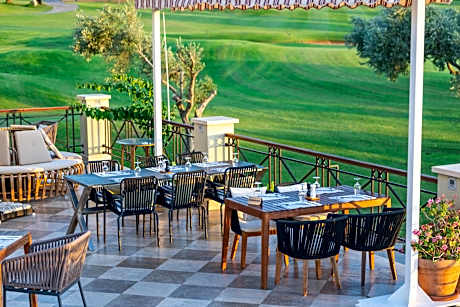 Korineum Golf & Beach Resort - Alojamientos en KYRENIA