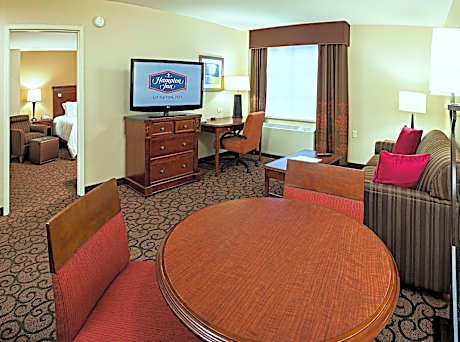 1 KING BED 1 BEDROOM SUITE NONSMOKING