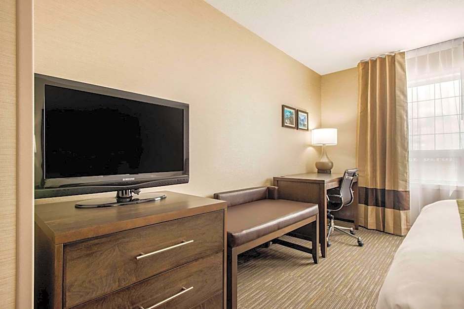 Comfort Inn & Suites