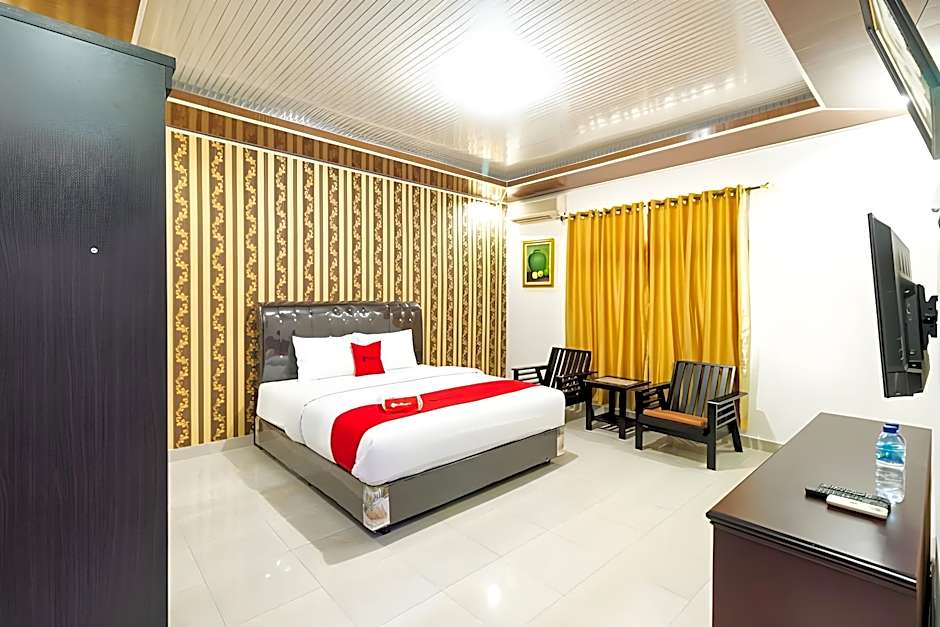 RedDoorz Plus near Universitas Methodist Medan