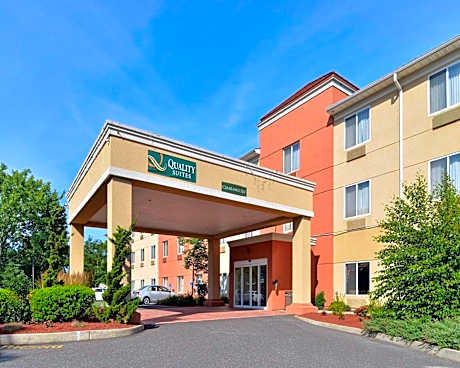 Quality Suites Stratford