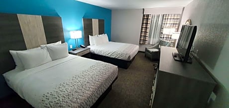 Accessible - 2 Queen Mobacc Comast Rollsh Petfrd Micrfg Nsmk Full Breakfast