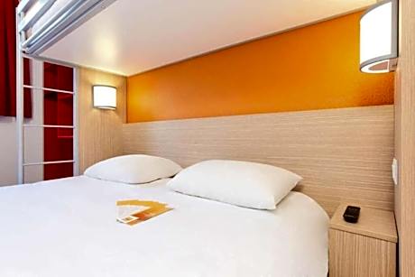 Triple Room (1 Double Bed + 1 Single Bed)