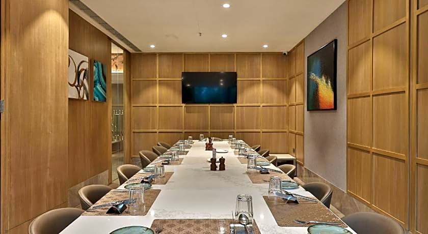 Express Inn The Business Luxury Hotel