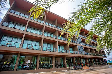 Triple O Phala Beach