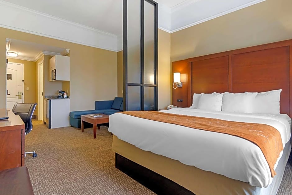 Comfort Suites Savannah North