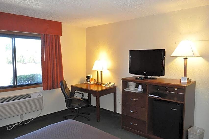 AmericInn by Wyndham Plymouth