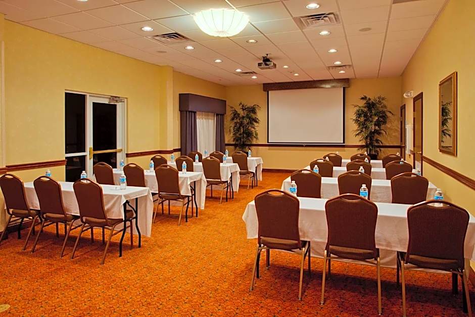 Holiday Inn Express & Suites Lakeland North - I-4 By IHG