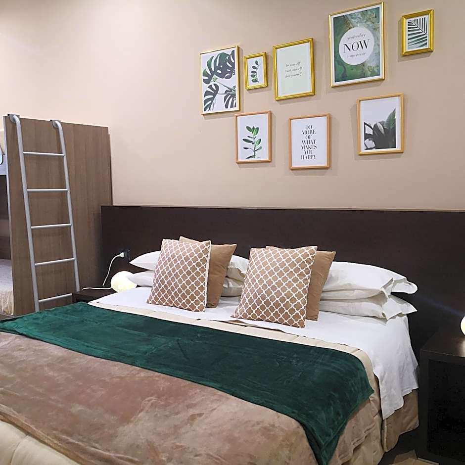 Zdjęcie 1 z 3 — Quadruple Room