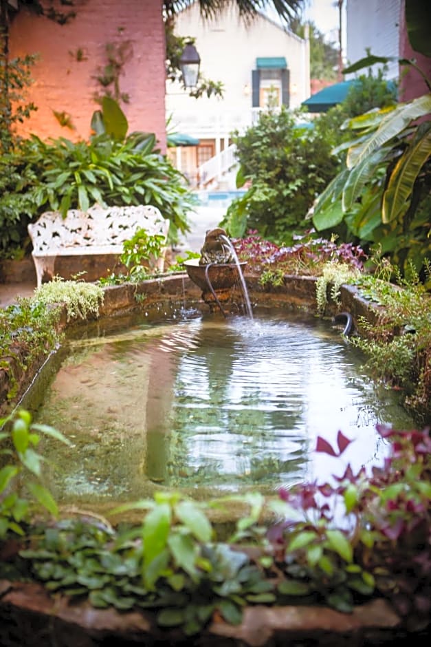 Lamothe House Hotel