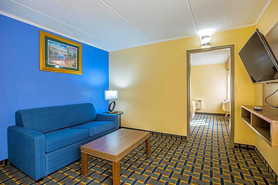 Quality Inn & Suites Near Six Flags East