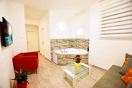 Two-Bedroom Apartment with Spa Bath