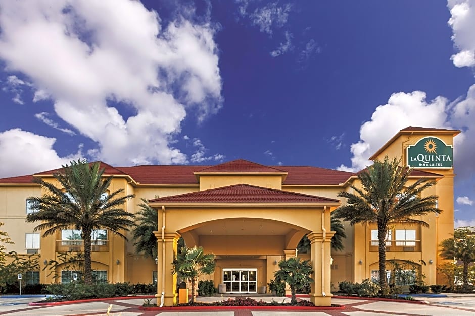 La Quinta Inn & Suites by Wyndham Winnie
