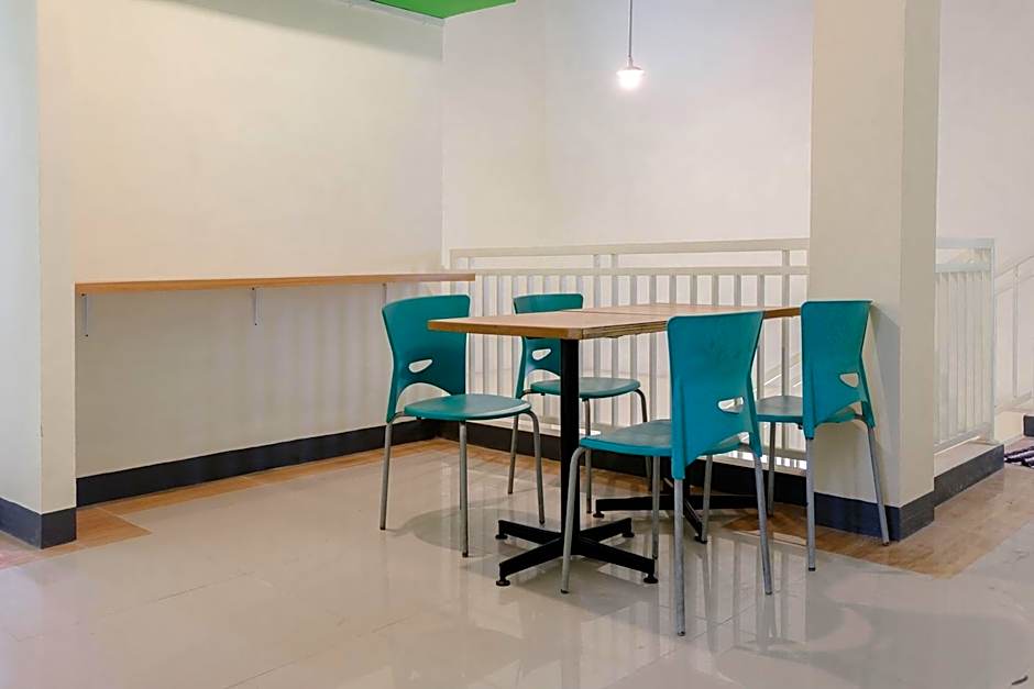 OYO Flagship 1603 Antosa Family Residence Silver Key