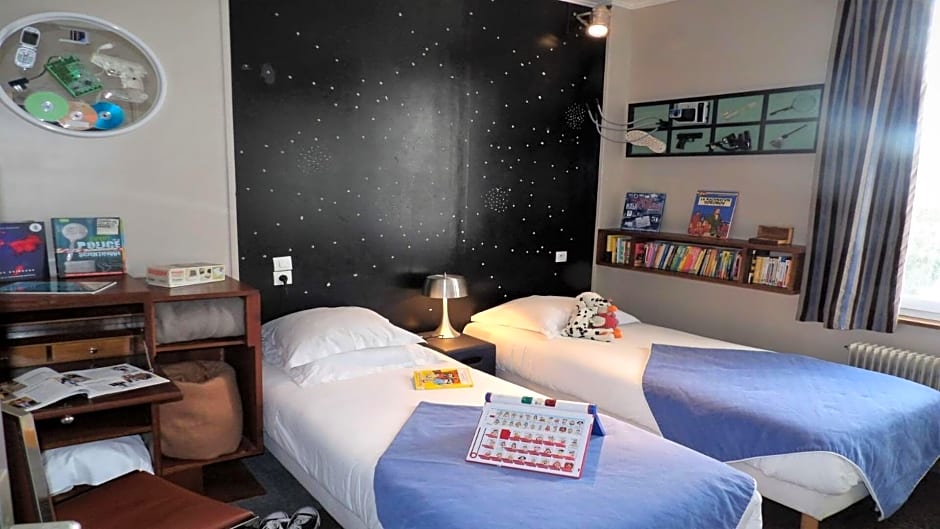 Detective Hotel