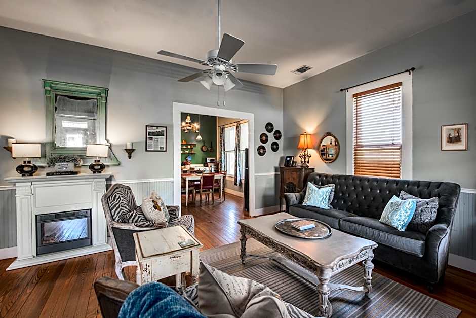 Photo 1 of 13 of 2 Bedroom Bungalow