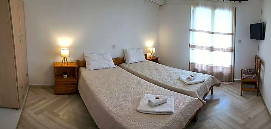 Davis Studios & Apartments