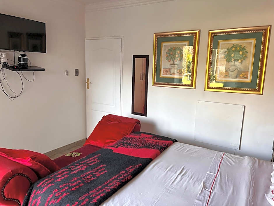 2 Op Terblanche Guesthouse