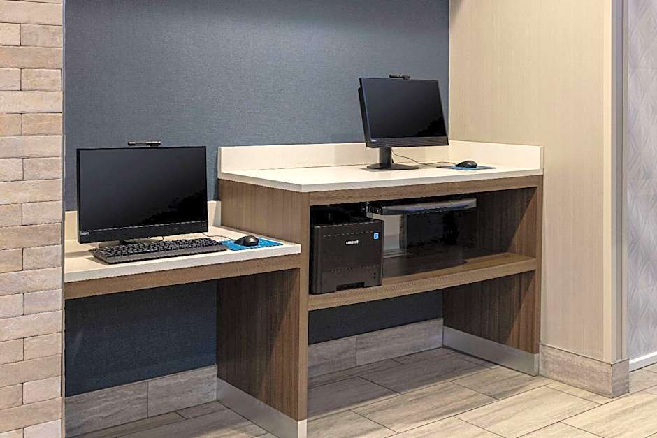 Baymont by Wyndham White Plains - Elmsford