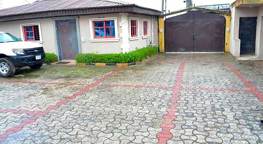 Aquatic Suites & Lounge