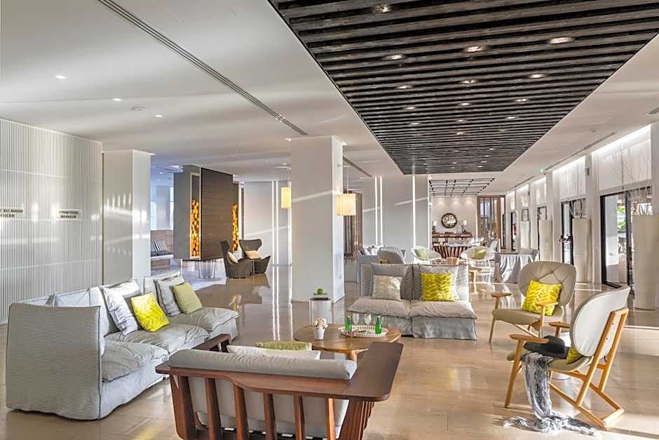 Cavo Maris Beach Hotel