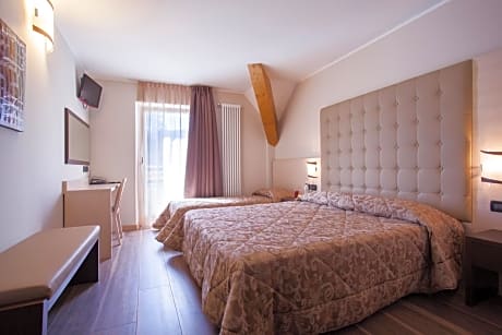 Comfort Triple Room with Balcony