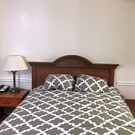 Queen Room - Disability Access/Non-Smoking