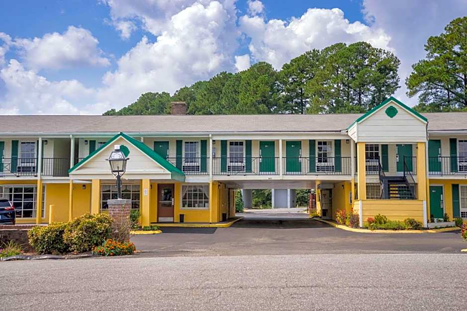 Photo 1 of 42 of Days Inn by Wyndham Lincolnton