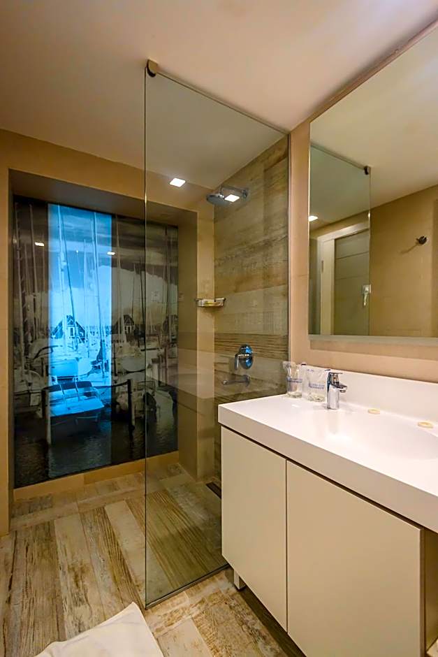 Carine Hotel Delfin
