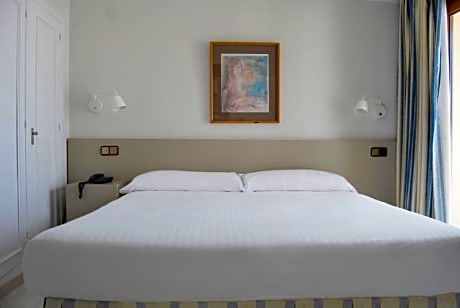 DOUBLE STANDARD ROOM (2 ADULTS